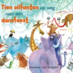 Tien olifanten op weg naar een dansfeest