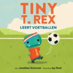 Tiny T. Rex leert voetballen